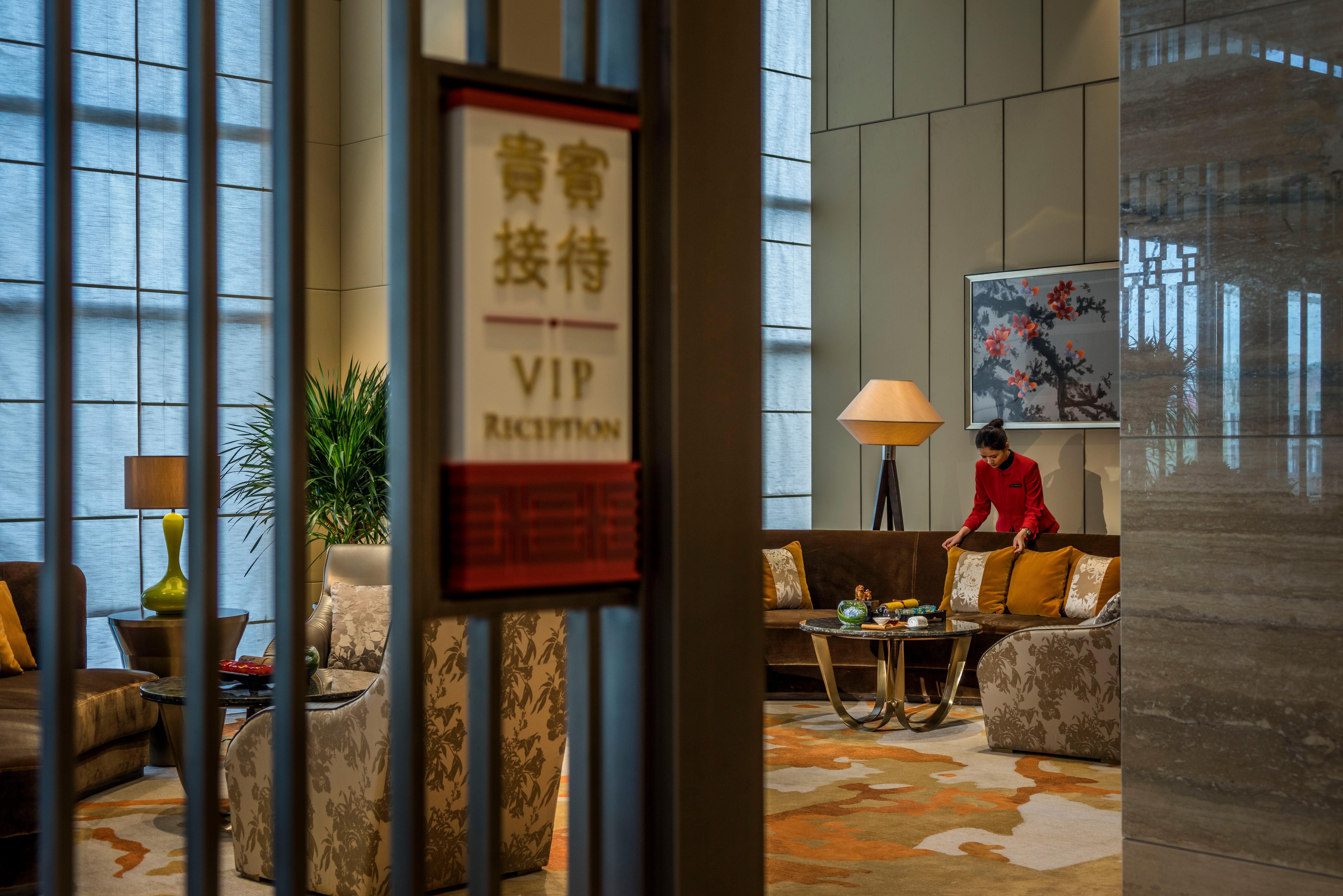 Hualuxe Yangjiang City Center, An Ihg Hotel Extérieur photo